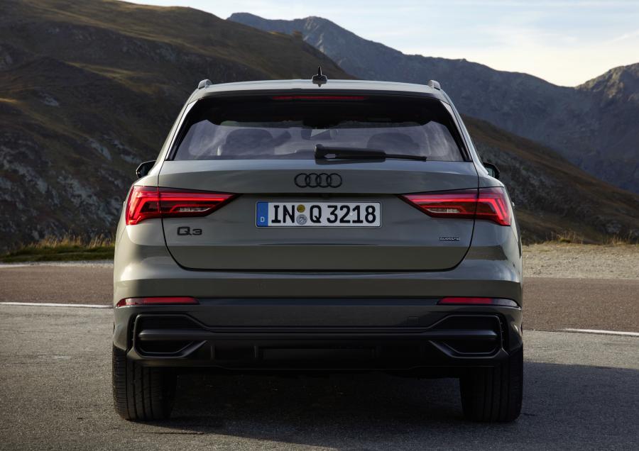  Audi Q3 Quattro S-Line Edition One 2018 года  (WW) (фото 7 из 30)